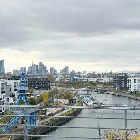 Stylish Riverfront Penthouse With Skyline View * أوفنباخ