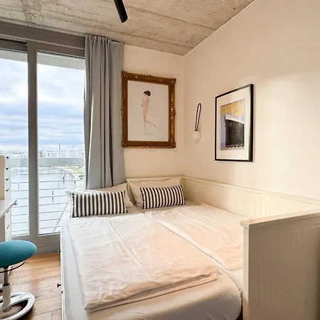 شقة Stylish Riverfront Penthouse With Skyline View