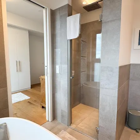 شقة Stylish Riverfront Penthouse With Skyline View أوفنباخ