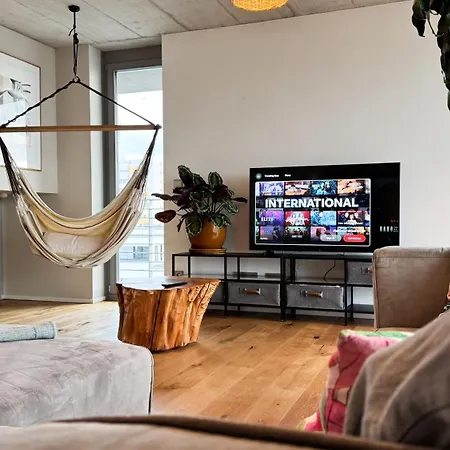 شقة Stylish Riverfront Penthouse With Skyline View