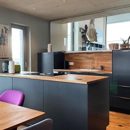 Stylish Riverfront Penthouse With Skyline View شقة