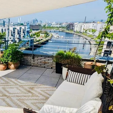 Stylish Riverfront Penthouse With Skyline View شقة أوفنباخ