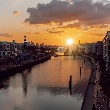 Stylish Riverfront Penthouse With Skyline View شقة أوفنباخ