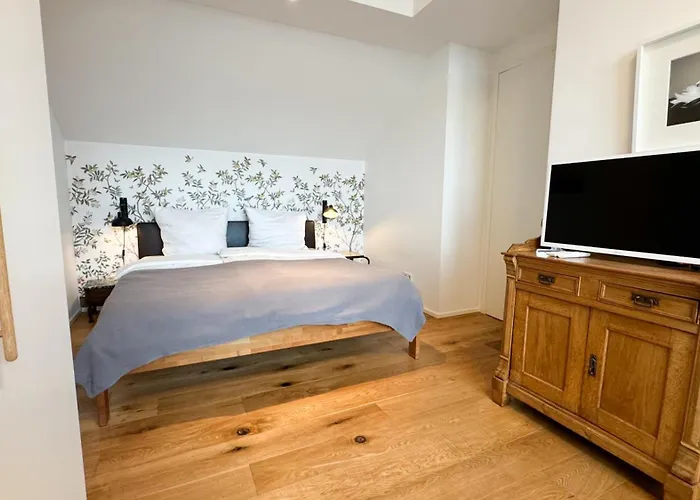 Апартаменты Stylish Riverfront Penthouse With Skyline View Оффенбах