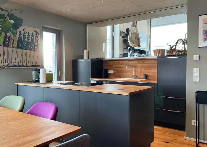 Stylish Riverfront Penthouse With Skyline View Апартаменты